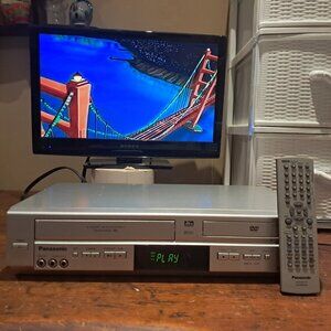 Panasonic OmniVision Double Feature PV-D4744S-k  Progressive Scan DVD/VCR Player